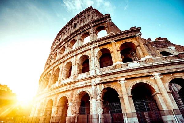 O Coliseu Romano ao pôr-do-sol — Fotografia de Stock