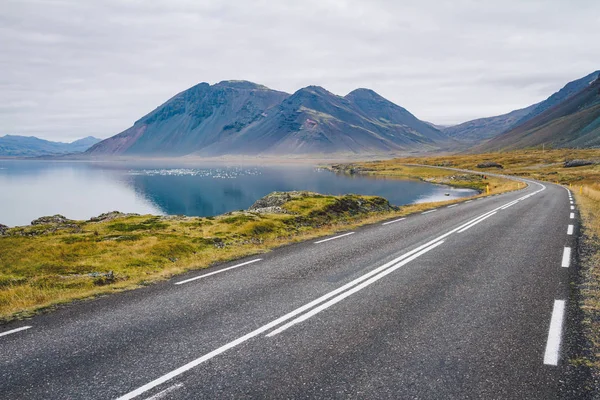 Route à travers l'Islande — Photo