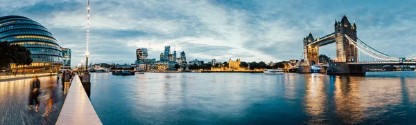 Ufer der Themse in London — Stockfoto