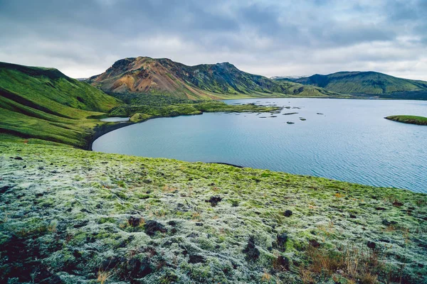 Surrealista y colorido paisaje de Islandia — Foto de Stock