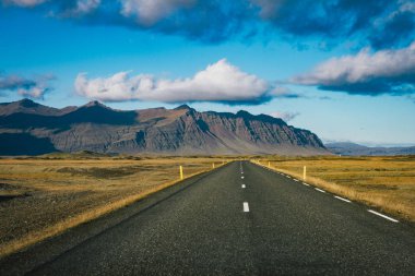 İzlanda üzerinden yol