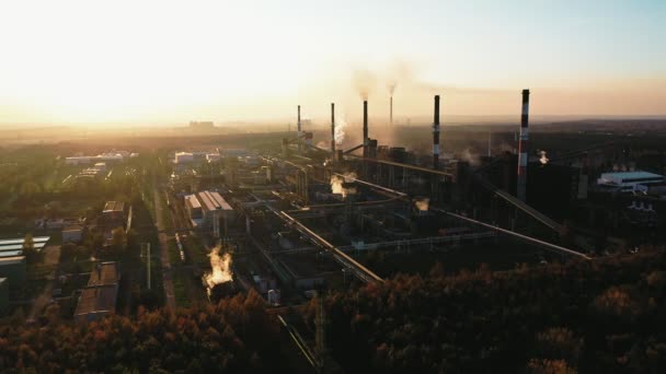 Industriële landschap met zware vervuiling — Stockvideo