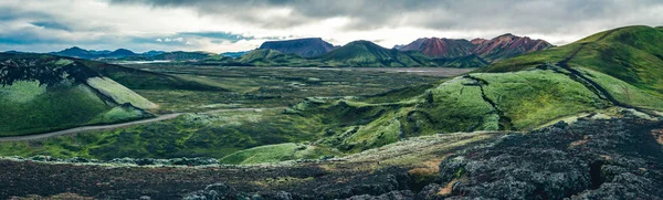 Surrealistiskt och färgglada landskapet på Island — Stockfoto