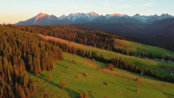 Fantastisk solnedgång över Tatrabergen i Polen — Stockvideo
