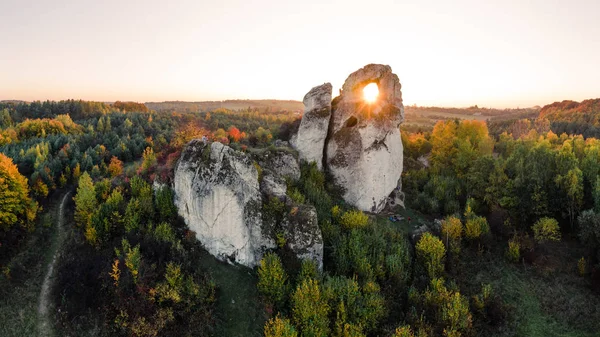 Унікальний скельний Okiennik у Польщі — стокове фото