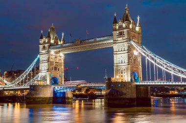 Londra 'daki Kule Köprüsü