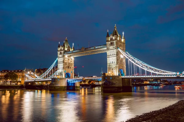 De Tower Bridge in Londen — Stockfoto
