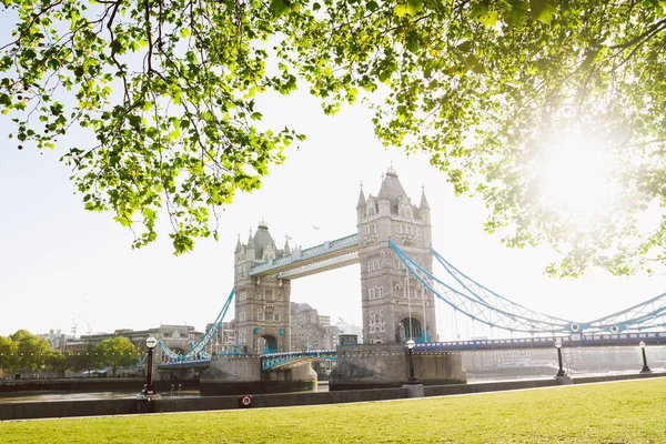 Γέφυρα πύργων στο Λονδίνο με την Ανατολή — Φωτογραφία Αρχείου