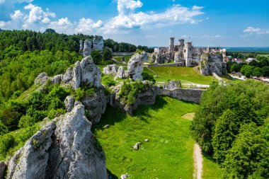 Ogrodzieniec, Polonya bulunuyor ortaçağ kalesi kalıntıları