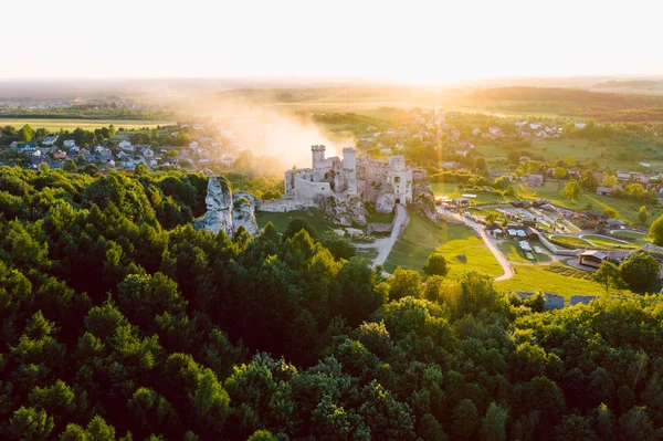 Mittelalterliche Burgruinen in ogrodzieniec, Polen — Stockfoto