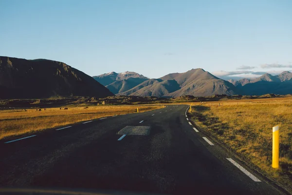 Estrada através da Islândia — Fotografia de Stock
