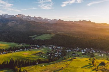 Polonya Tatra Dağları üzerinde epik günbatımı