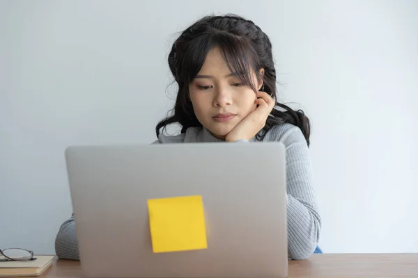 Asian women stressful working with a computer for a long time — Stock Photo, Image