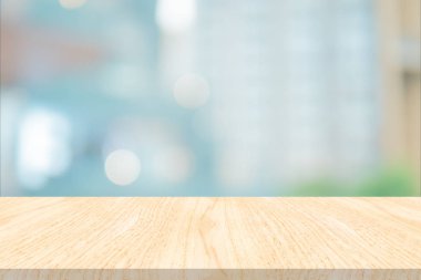 Ahşap masa üstü alışveriş arka plan bulanık üzerinde