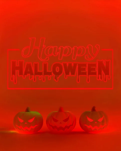 Halloween pompoen gloeien op rode begroeting tekst bg — Stockfoto