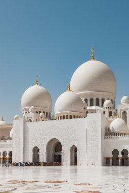 Abu Dhabi, Abu Dhabi, Birleşik Arap Emirlikleri: Büyük Sheik Zayed Camisi 2014 tarihinde. Büyük Sheik Zayed Camisi BAE'en büyük camisi olan