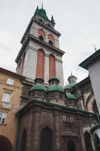 Kutsal Bakire Meryem Lviv Landmark varsayımı üzerinde görünümü. Ukrayna 2015