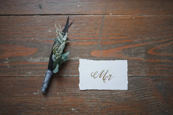 Düğün kartı tasarımı. Kartpostal tasarımı. Balmumu damgası. Altın arka plan. Kaligrafik tasarım ögeleri.