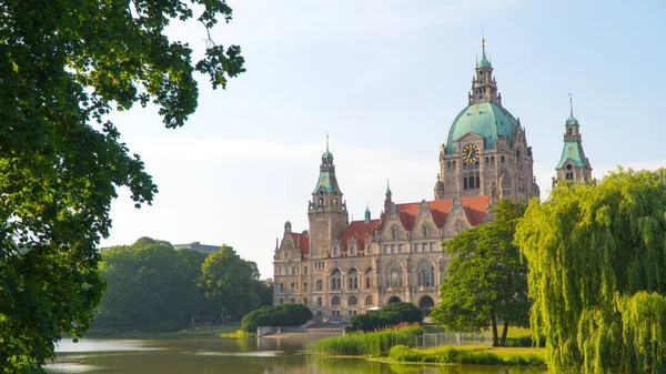 Hannover City Hall yazın güneşli havalarda
