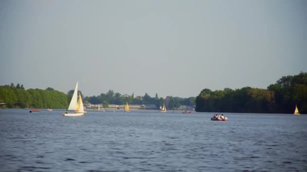 Hannover barco no lago — Vídeo de Stock