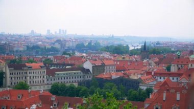 Şehrin güzel manzaralarını Prag