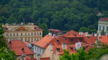 Şehrin güzel manzaralarını Prag