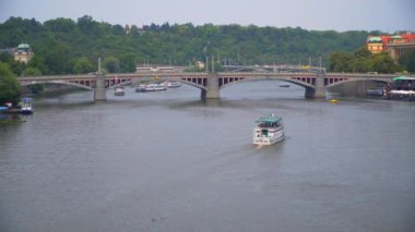 Prag Charles Köprüsü manzarasına