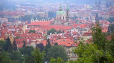 Şehrin güzel manzaralarını Prag