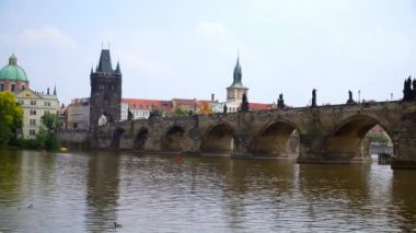 Prag Charles Köprüsü manzarasına