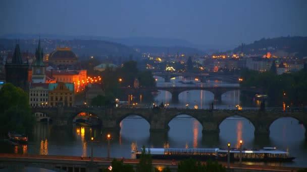 Praga vistas de la noche de la ciudad — Vídeo de stock