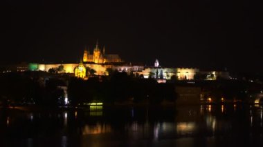 Şehir Prag gece görüntüsü
