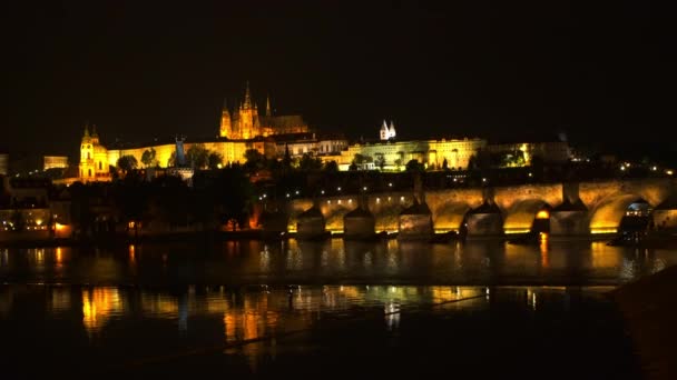 Praga vista nocturna de la ciudad — Vídeo de stock