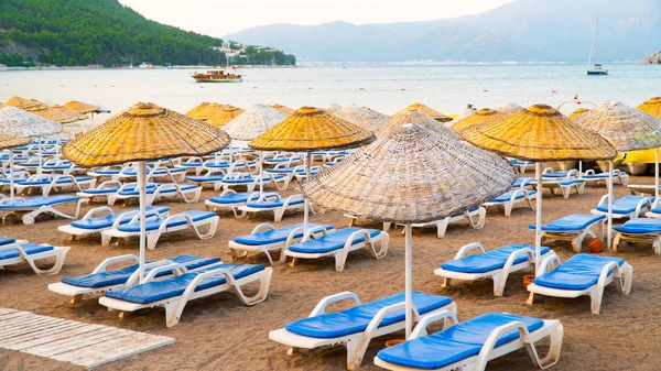 Vacker, sandiga stranden i Turkiet Stockbild