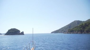 Türkiye: ege deniz ve dağ manzaralı.