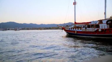 Türkiye: akşam şehrin manzaralarını ve deniz