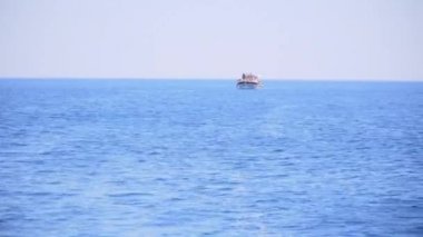Deniz: geminin kıç görünümünden