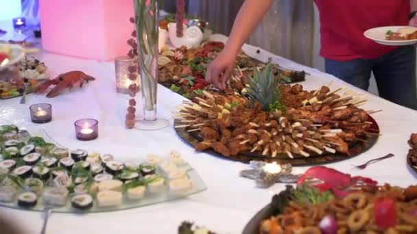 Buffet Essen Catering Essen Party im Restaurant — Stockvideo