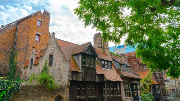 Şehrin güzel manzaralarını Bruges