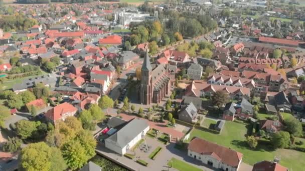 A Alemanha é uma bela cidade e igreja. Vista aérea — Vídeo de Stock