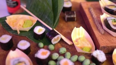 Açık büfe: Suşi masaya güzeldir.