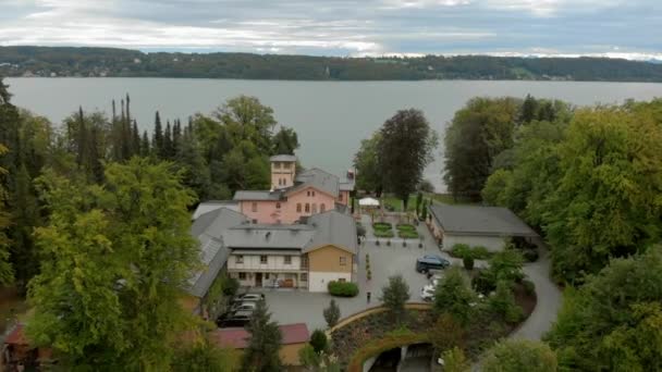 空中バイエルン州のシュタルンベルク湖を見 — ストック動画