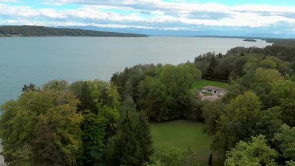 U jezera Starnberger See v Bavorsku letecké — Stock video