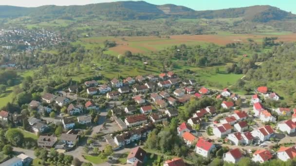 Deutschland Dorf und Weinberge Luftaufnahme — Stockvideo