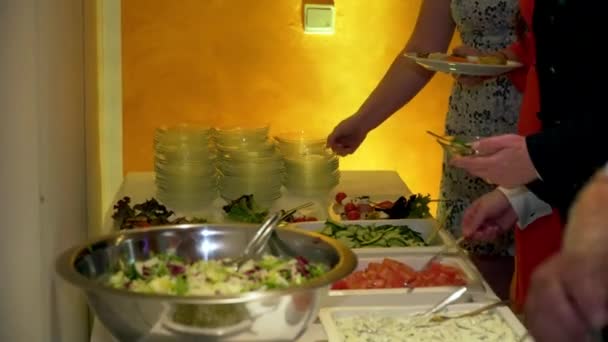Кухня Кулинарный стол Ужин Кейтеринг Празднование пищевой партии Концепция — стоковое видео