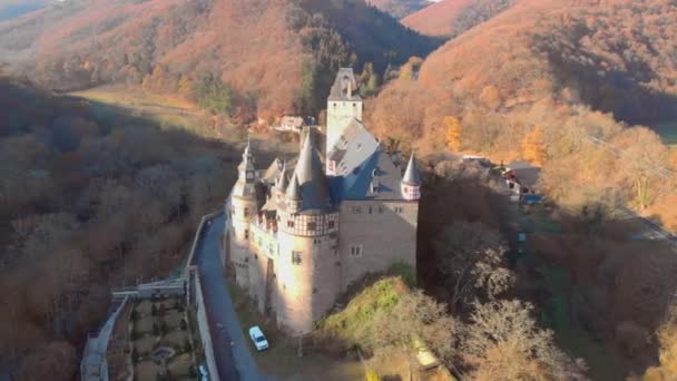 Duitsland oud kasteel vanuit de lucht — Stockvideo