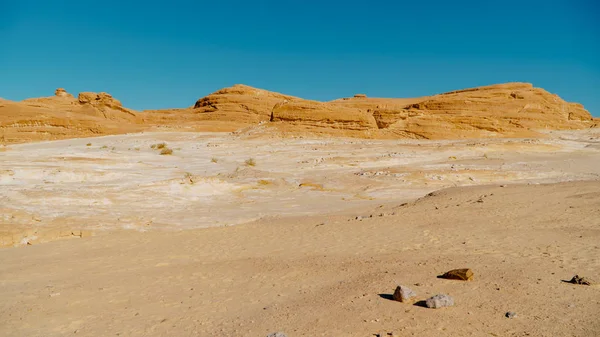 Mısır deseni güneşli havada renkli kanyon