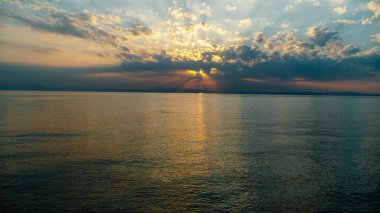 Red Sea'deki/daki Mısır Dahab şafak.