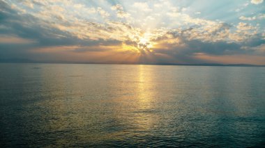 Red Sea'deki/daki Mısır Dahab şafak.