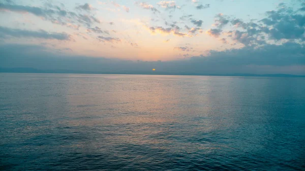 Red Sea'deki/daki Mısır Dahab şafak.