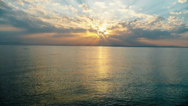 Red Sea'deki/daki Mısır Dahab şafak.